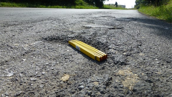 Bild zu IHK-Verkehrsausschuss kürt schlechteste Landesstraße